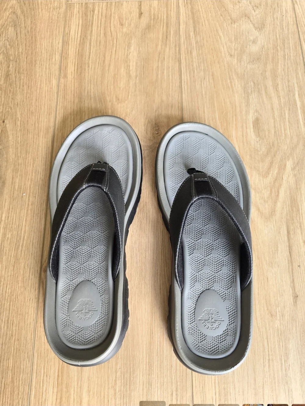 Dockers Men's Gray Black Flip Flop Sandals
